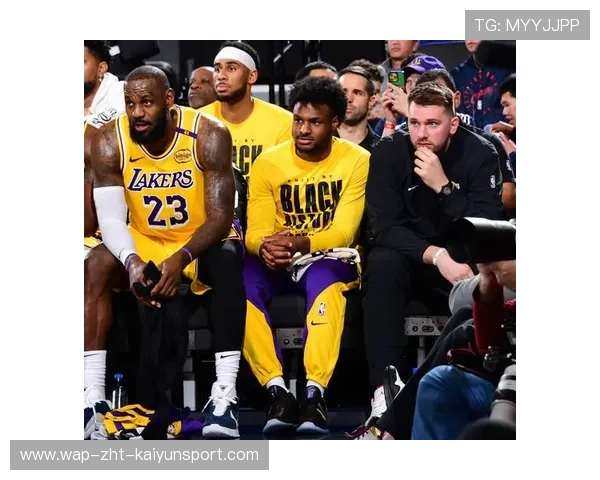 詹姆斯与湖人准备分道扬镳合同到期或成自由身——一场时代落幕,还是新的序章? 詹姆斯与湖人准备分道扬镳合同到期或成自由身——一场时代落幕,还是新的序章?